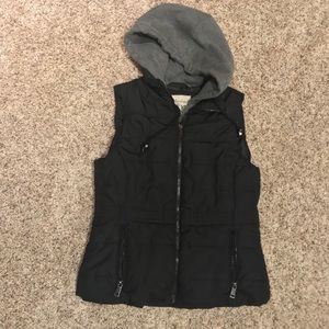 Maralyn & Me Black Layered Puffer Vest | Size M